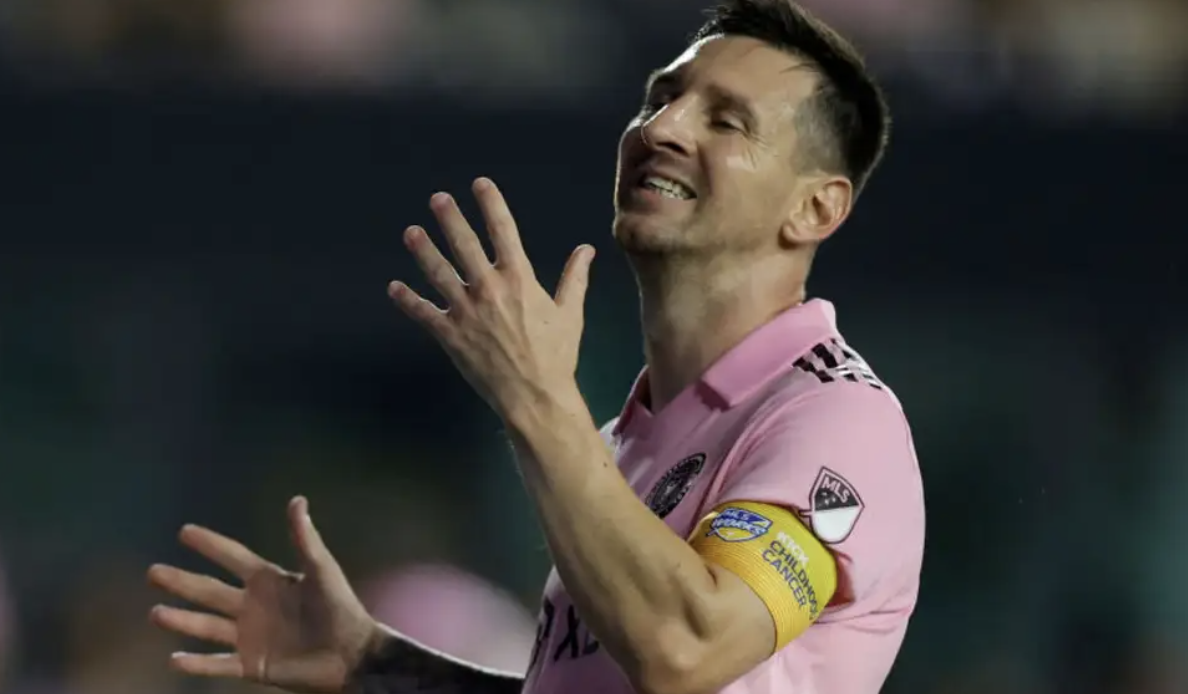 "Thật lạ lùng khi đối thủ muốn Messi ra sân"