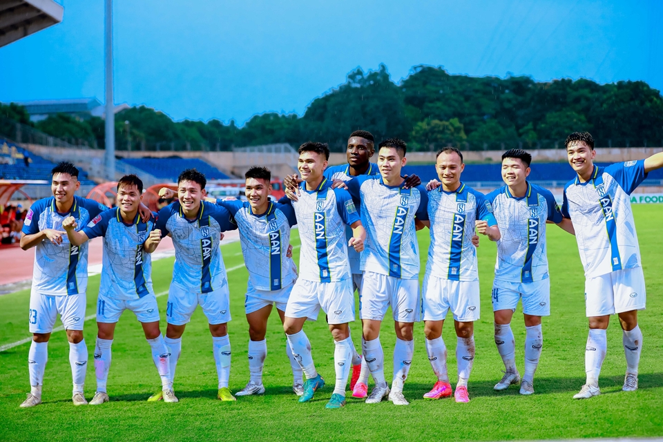 Ảnh bài viết Thay Quế Ngọc Hải, Phạm Xuân Mạnh,... SLNA gọi loạt cầu thủ trẻ lên đội một