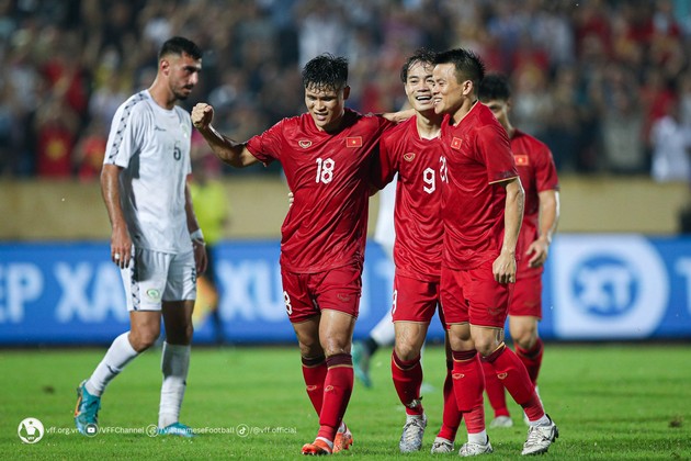 Ảnh bài viết Cầu thủ lò Arsenal đến V-League; Cựu sao HAGL bị 'chơi khăm'; ĐT Việt Nam gút danh sách đấu Trung Quốc