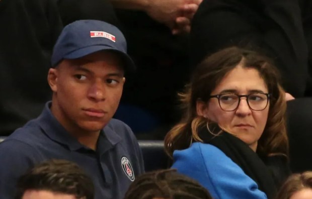 Ảnh bài viết Đến Real Madrid, Mbappe phải sa thải mẹ ruột