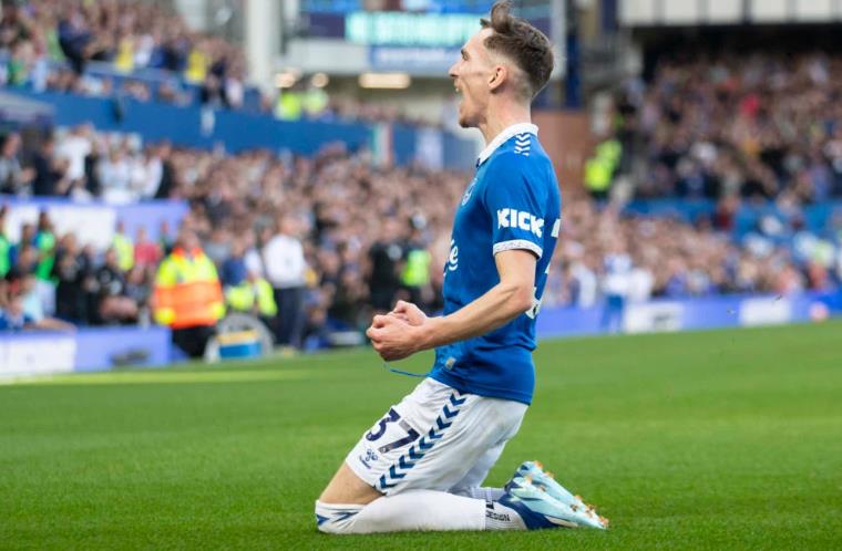 James Garner 'hóa rồng' ở Everton