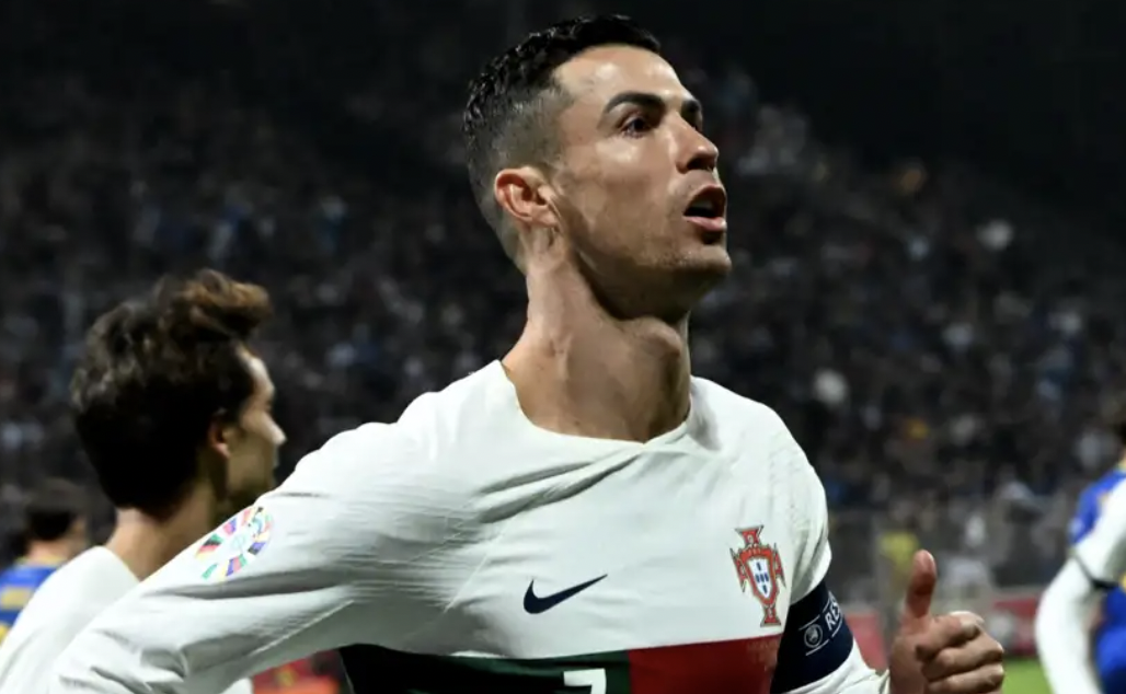 Phản ứng của Ronaldo sau khi phá sâu kỷ lục Guinness thế giới
