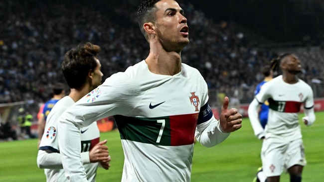 Ảnh bài viết Song sát Ronaldo và Bruno giúp Bồ Đào Nha "thổi bay" Bosnia