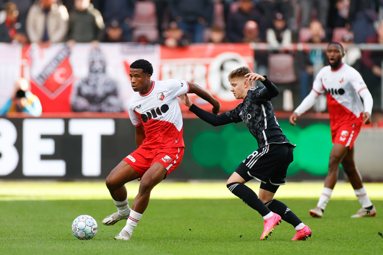 Ảnh bài viết Cơn khủng hoảng của Ajax tiếp diễn