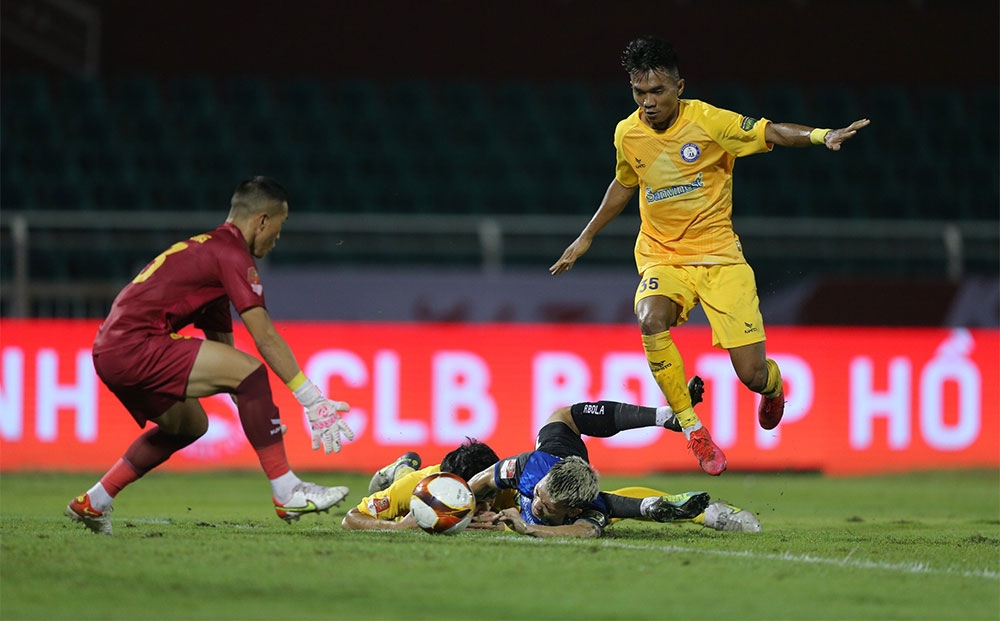 Ảnh bài viết Thắng Khánh Hòa, HLV TP.HCM không hài lòng 1 điều về VAR