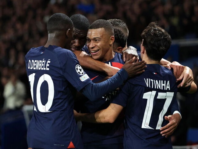 Ảnh bài viết Mbappe và 2 họng pháo khiến hậu duệ Ronaldo ra "chuồng gà"