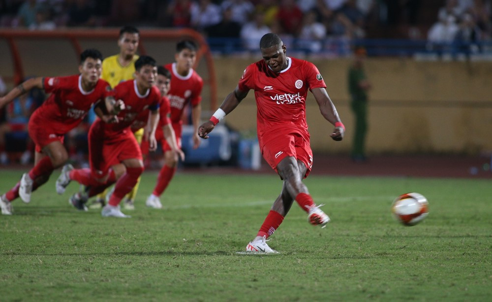 Ảnh bài viết Bị Viettel cầm hòa, trợ lý Thanh Hóa bức xúc vì VAR