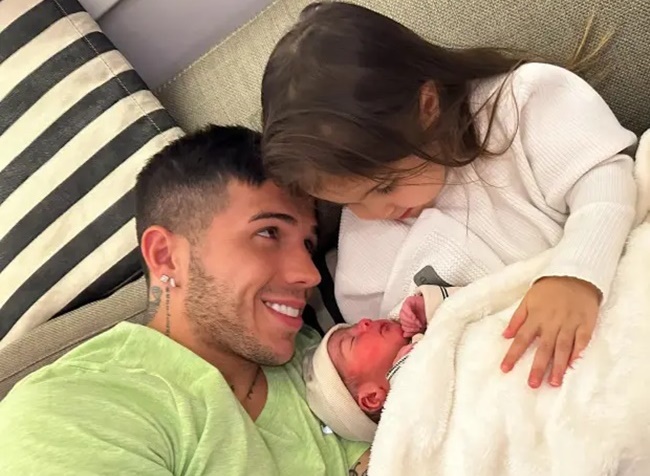 Ảnh bài viết 2 sao London tận hưởng hạnh phúc khi đón quý tử