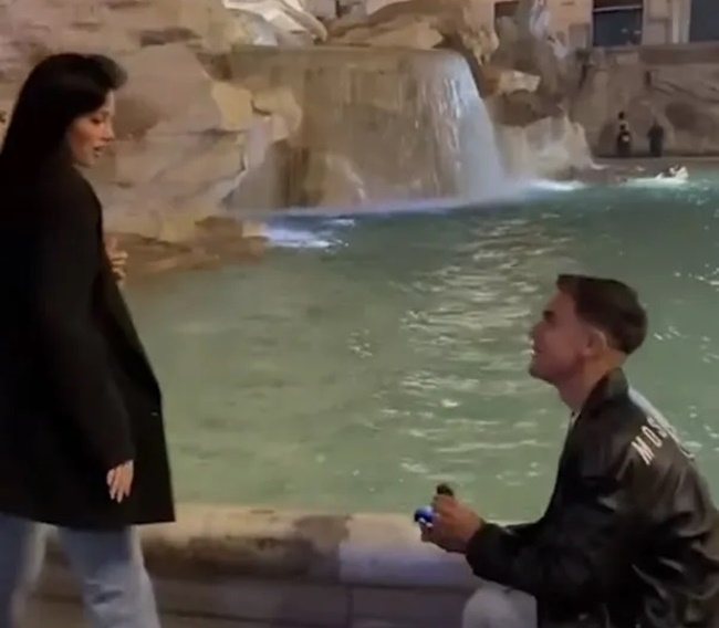 Ảnh bài viết Khoảnh khắc cầu hôn ngọt ngào của Dybala