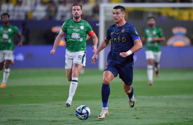 Ảnh bài viết CĐV hô vang tên Messi, Ronaldo đáp trả cực gắt