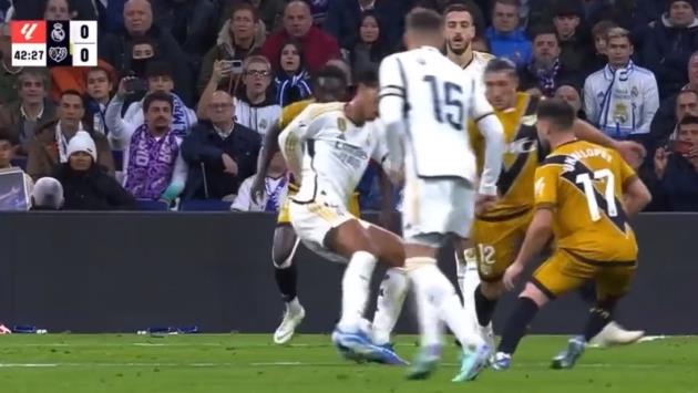 Ảnh bài viết Bellingham xử lý như Zidane, Real vẫn ngậm ngùi chia điểm