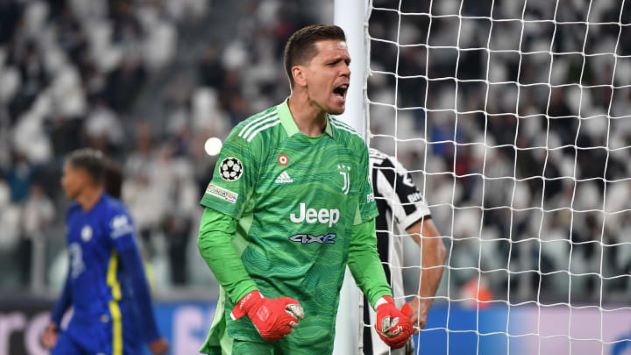 Szczesny: 'May mà năm nay chúng tôi chưa bị trừ 10 điểm'