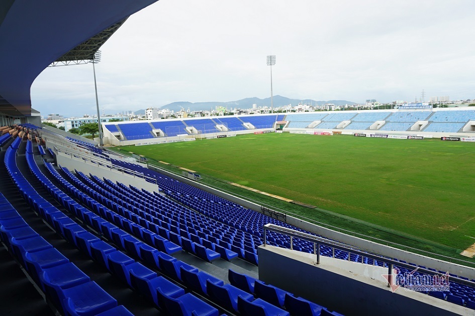 Ảnh bài viết Không được đá sân nhà, HLV V-League buông lời xót xa