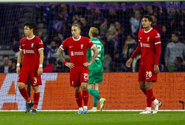 Thua 3 bàn, điểm yếu chí mạng của Liverpool xuất hiện