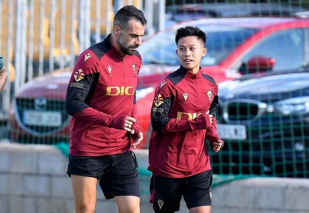 Vĩnh Nguyên sánh bước cùng cựu sao Man City; 'Việt Nam khó lấy điểm trước Philippines'