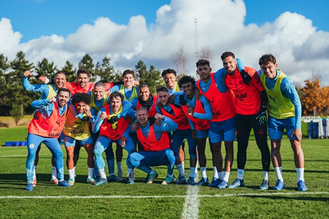 Ảnh bài viết Haaland chiếm trọn tâm điểm; Phản ứng của Grealish khi bị Doku lấn át