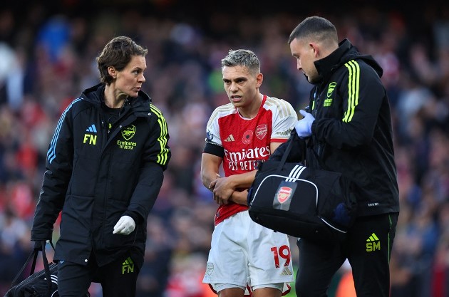 Ảnh bài viết Paul Merson: "Trossard thật dũng cảm"