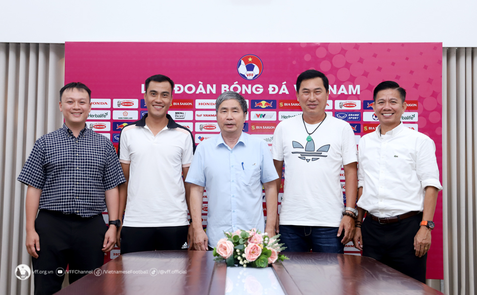 VFF công bố 2 chữ ký quan trọng
