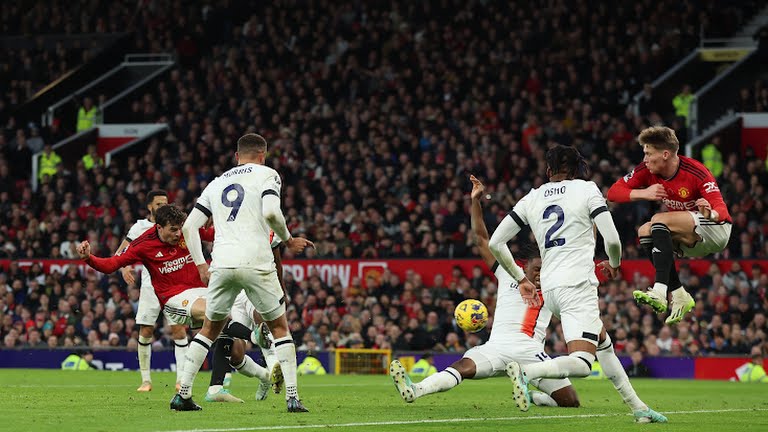 Ảnh bài viết Lindelof dạy dàn tiền đạo cách sút, M.U thắng nhọc tân binh