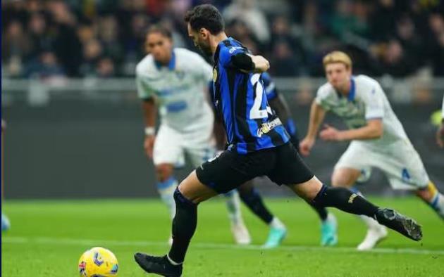 Inter đòi lại ngôi đầu; Mourinho tố trò cũ ăn vạ sau trận hòa Lazio