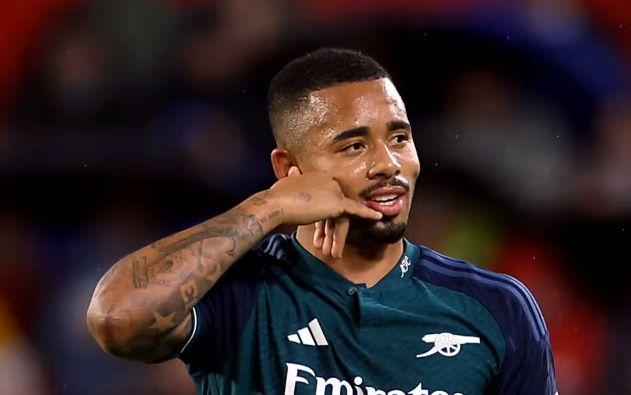 Ảnh bài viết HLV Brazil tính dùng Jesus đối đầu Argentina, Arsenal lo sót vó