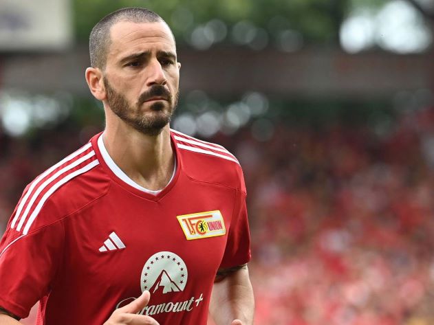 Union Berlin sa thải thuyền trưởng, Bonucci được dẫn dắt bởi nữ HLV