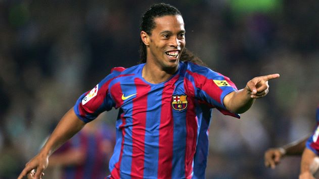 'Cả nhà cả cửa' Ronaldinho còn đúng... 5 bảng Anh
