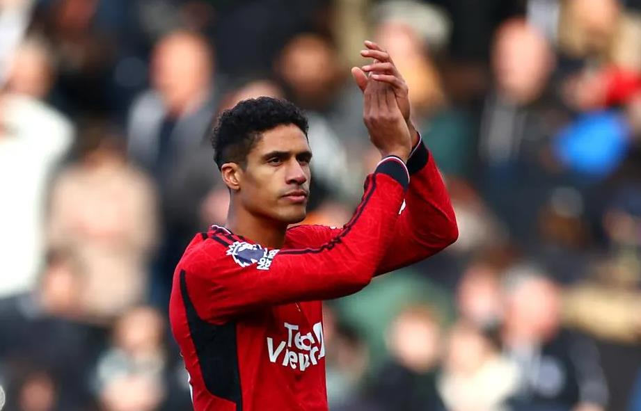 Ảnh bài viết Ten Hag đã biết điều nên làm với Raphael Varane