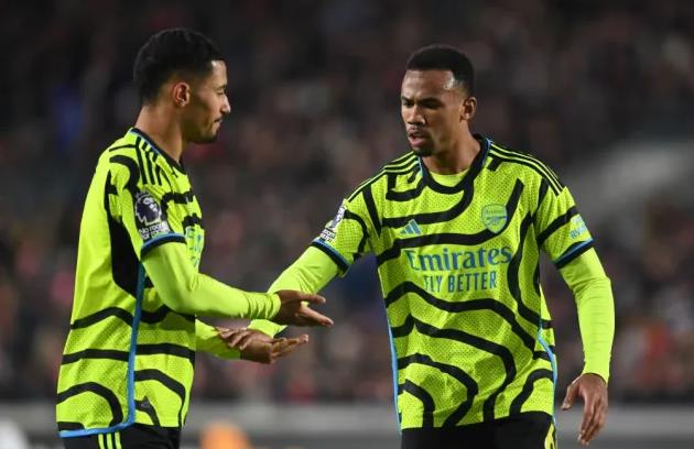 Ảnh bài viết Rio Ferdinand chỉ rõ 1 yếu tố giúp Arsenal vượt mặt Liverpool