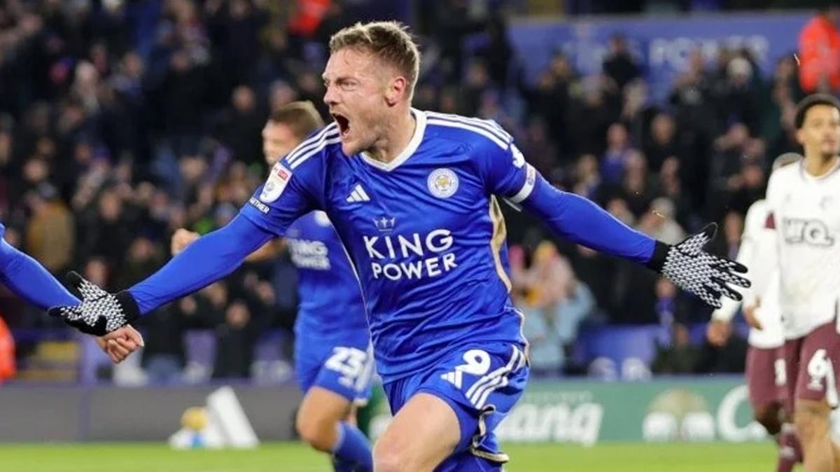 Ảnh bài viết Vardy lập cú đúp khi đá dự bị, Leicester City tiếp tục bay cao