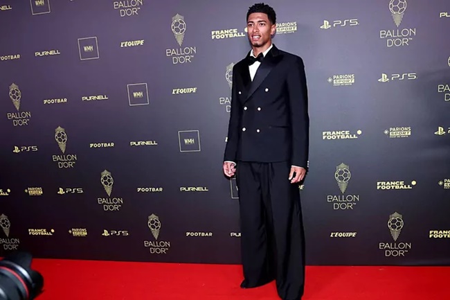 Ảnh bài viết Bellingham có cái bắt tay với gã khổng lồ