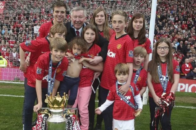 Vợ qua đời, Sir Alex mua nhà mới để ở gần con cháu