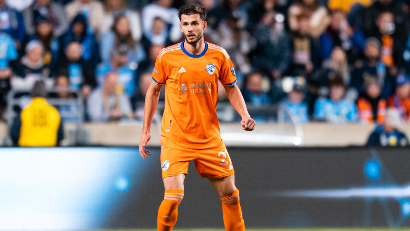 Ảnh bài viết Cựu sao Chelsea bị phạt nặng vì lao vào phòng thay đồ trọng tài