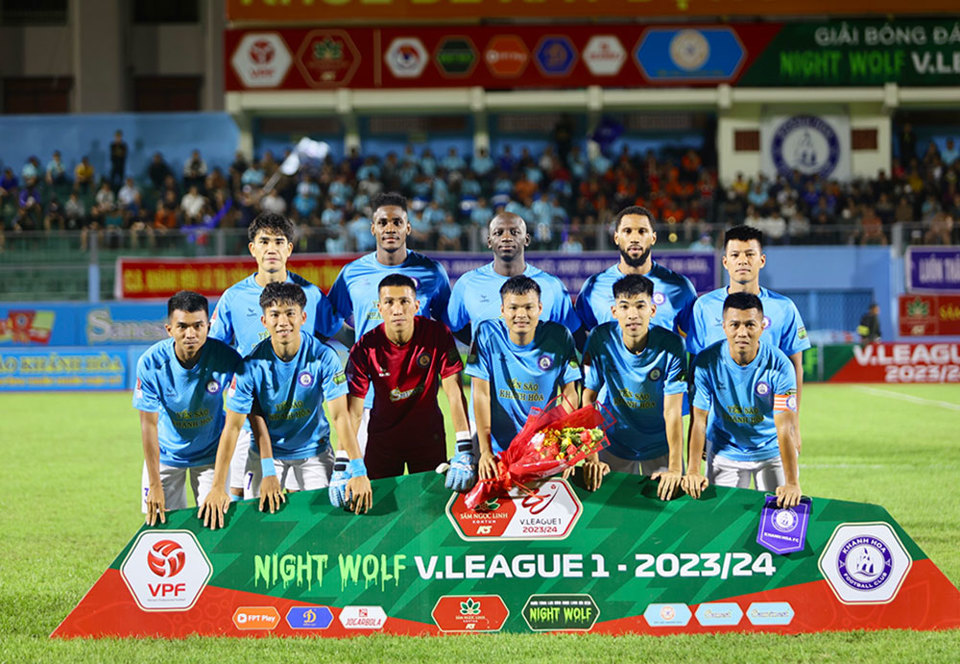 Ảnh bài viết Trả hết nợ, CLB V-League tính thưởng thêm 100 triệu cho cầu thủ