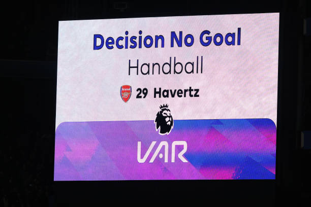 Ảnh bài viết Lại ôm hận vì VAR, Arsenal chính thức mất ngôi đầu