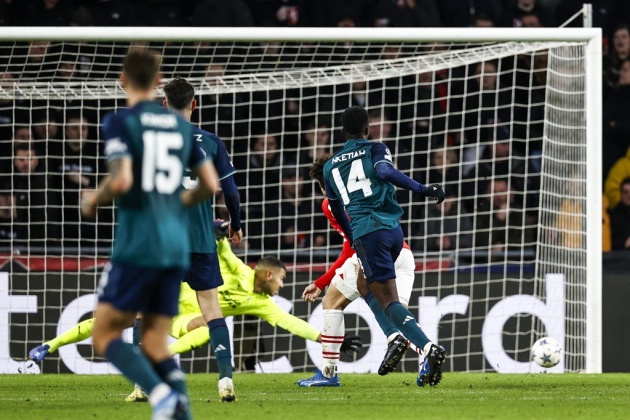 Ảnh bài viết Nketiah lập công, Arsenal chia điểm với PSV