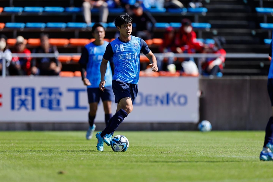 Yokohama thông báo, fan Việt lo cho tương lai Công Phượng