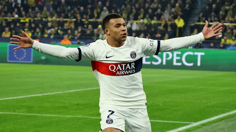Mbappe hóa Torres, PSG hú vía vượt qua vòng bảng
