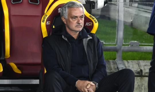 Mourinho: "Tôi phải chạy đi nếu không tôi cũng sẽ bật khóc"