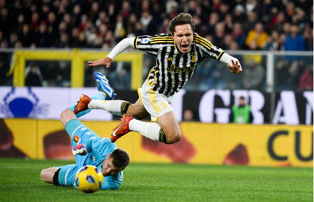 Ảnh bài viết Cầm vàng lại để vàng rơi, Juve mất top 1