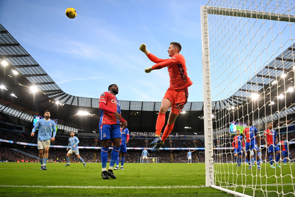 Ảnh bài viết Chơi lên đồng, kẻ bị M.U hắt hủi khiến Man City ôm hận