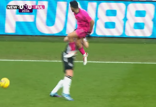 Ảnh bài viết Sao Premier League xông phi trên không và nhận kết đắng