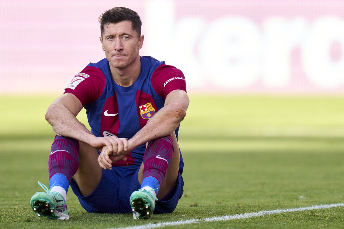 Ảnh bài viết Đã đến lúc Barca loại bỏ Lewandowski?