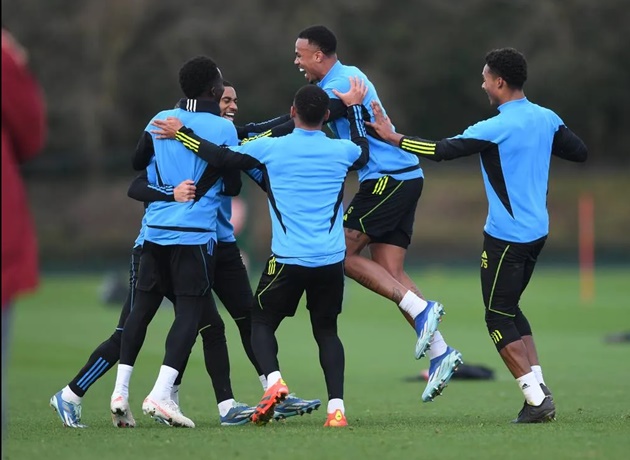 Ảnh bài viết Arteta cười toe toét; Thái độ của Martinelli khi sắp đấu Arnold