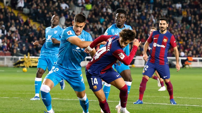 Ảnh bài viết Thắng nghẹt thở đội bét bảng, Barca trở lại top 3 La Liga 