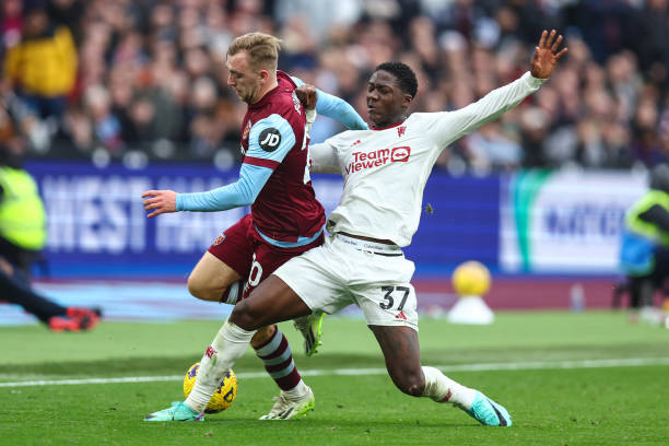 Ảnh bài viết Mắc sai lầm, Mainoo vẫn "out trình" trước West Ham