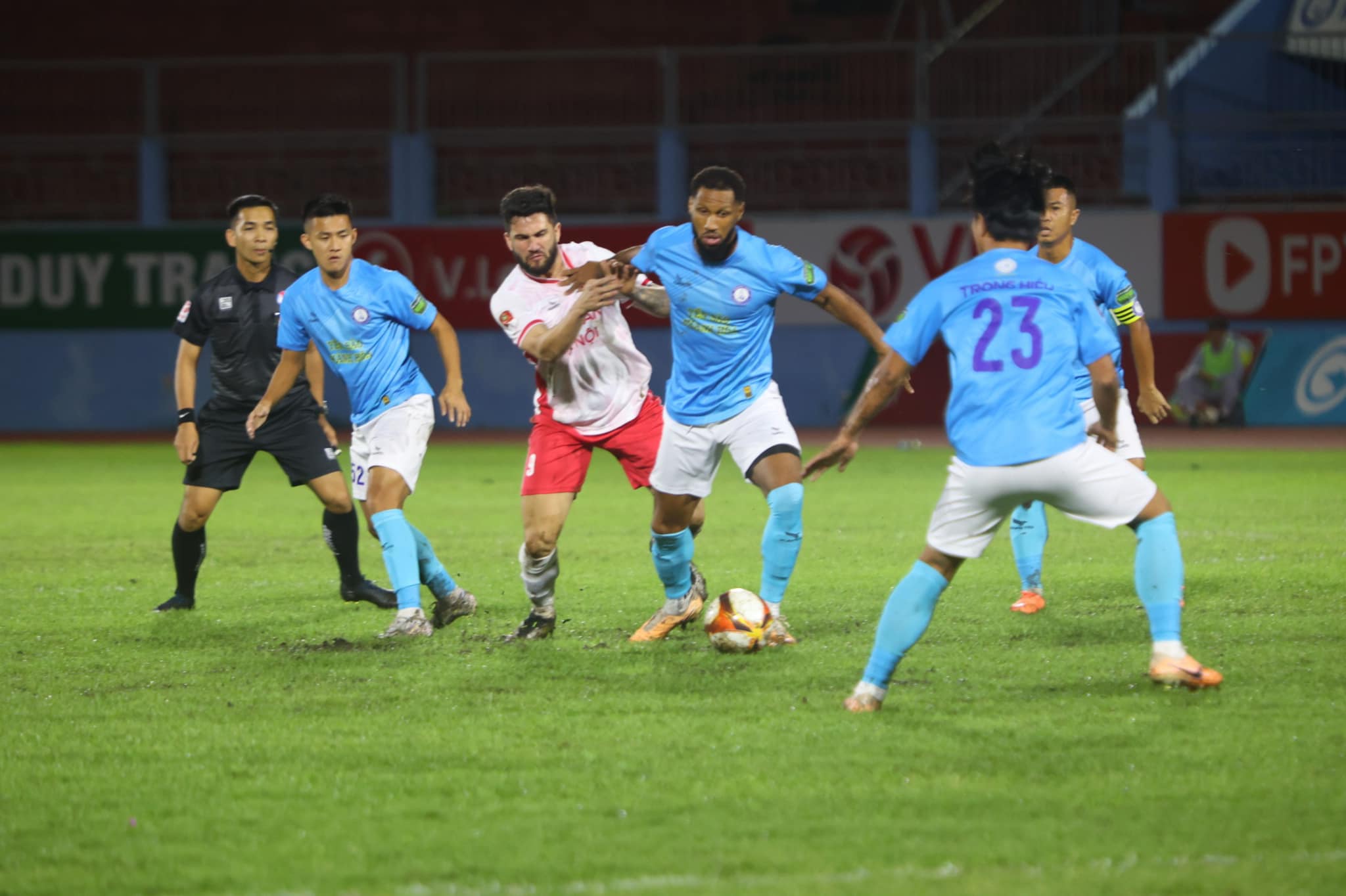 Ảnh bài viết Vừa thắng CAHN, HLV thừa nhận bị mất ngủ