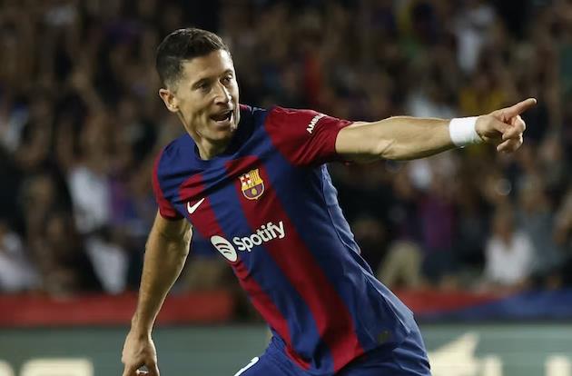Ảnh bài viết Barcelona sợ phải tăng lương cho Lewandowski