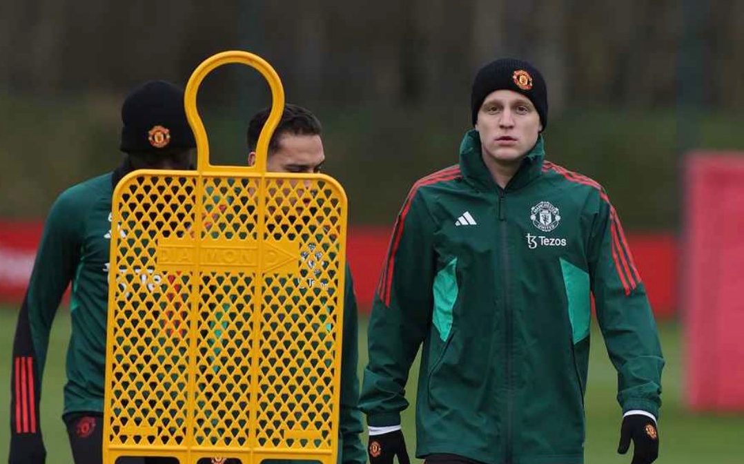 Ảnh bài viết M.U lập tức trở lại tập luyện: Bất ngờ De Beek; Cú hích xuất hiện