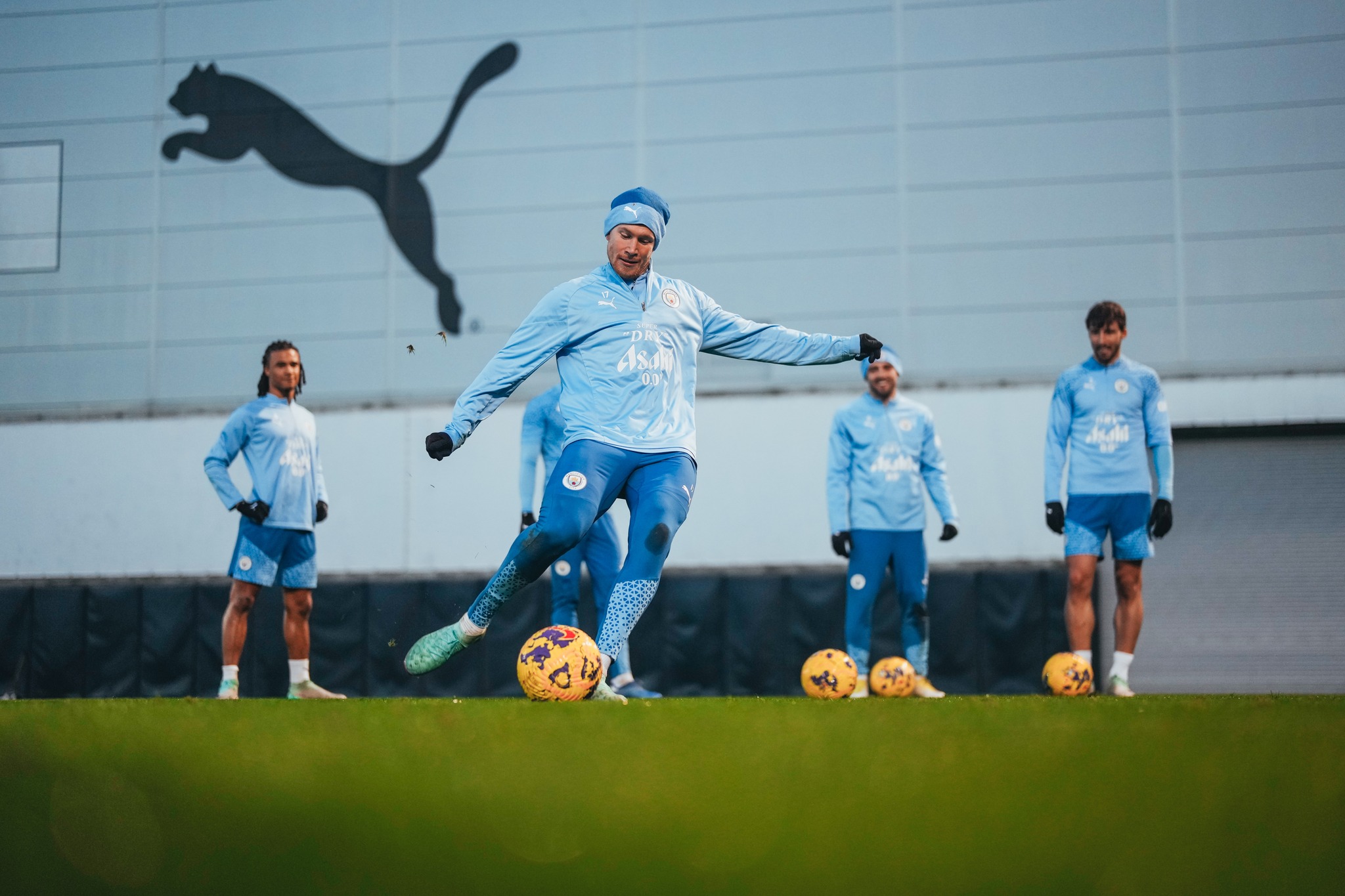 Ảnh bài viết Bất ngờ Grealish; Hình ảnh đáng sợ trên sân tập Man City